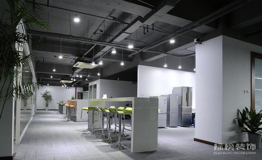 深圳龙华办公室装修如何打造得人心的办公区域？